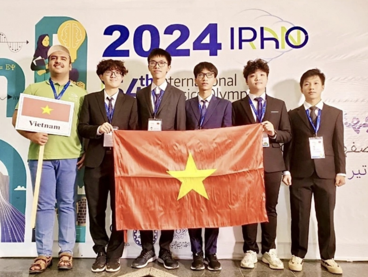 Vietnam wins five medals at int’l physics Olympiad